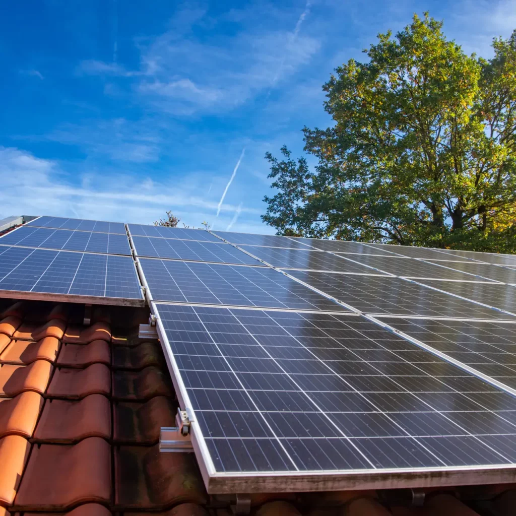 L'autoconsommation solaire à Fréjus : énergie propre et factures maîtrisées