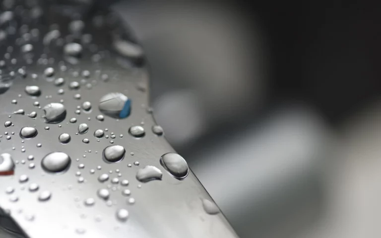 Eau calcaire dans le Var : quels impacts sur votre plomberie et comment y remédier ?